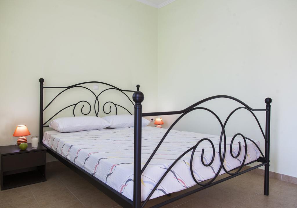 Apolpaina L Apartments מראה חיצוני תמונה